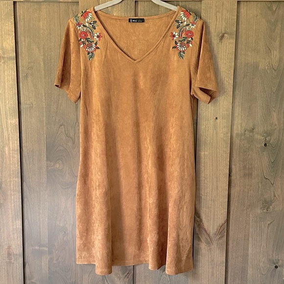 Very J Dresses & Skirts - NWOT Very J Faux Suede Embroidered Shift Dress